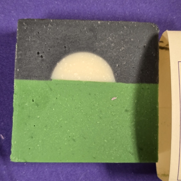 Howlin' at the moon handmade soap - Picture 2 of 2